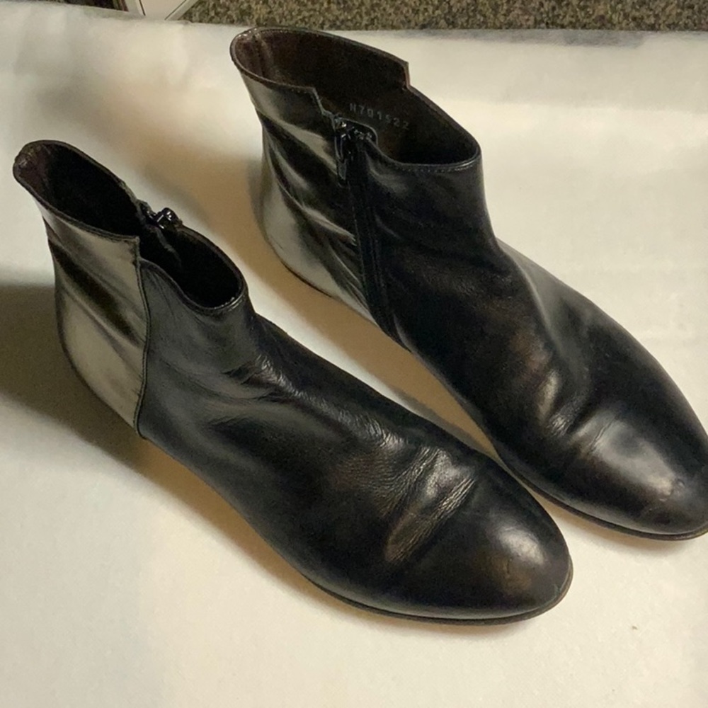 AGL Italian leather booties